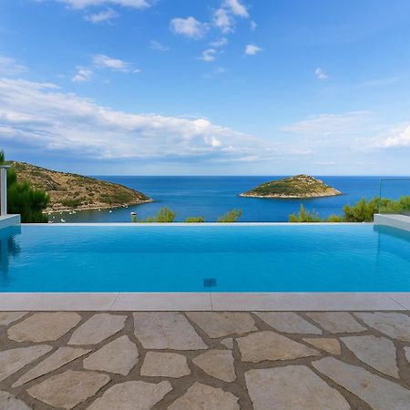 Coastal Paradise Found - Komis' Private Pool Retreat 아기오스니콜라우스 외부 사진