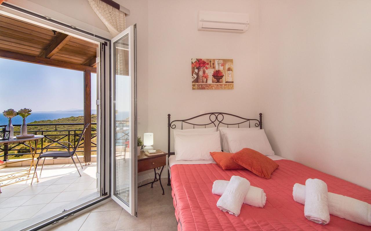 Coastal Paradise Found - Komis' Private Pool Retreat 아기오스니콜라우스 외부 사진