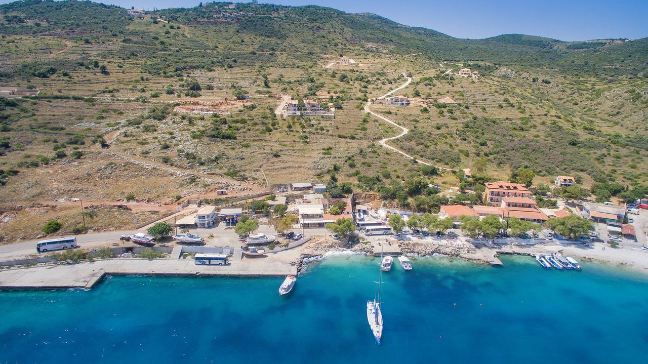 Coastal Paradise Found - Komis' Private Pool Retreat 아기오스니콜라우스 외부 사진