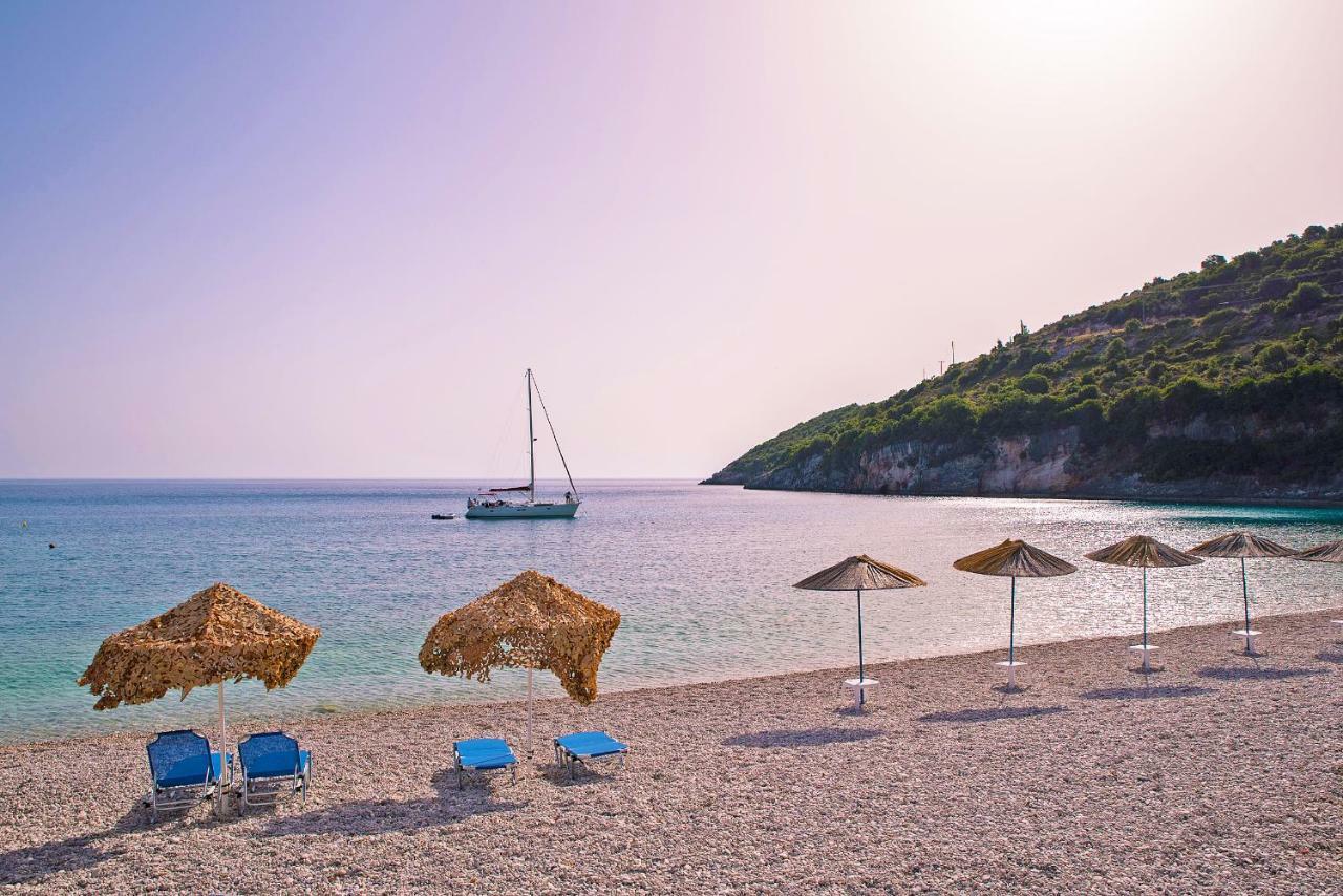 Coastal Paradise Found - Komis' Private Pool Retreat 아기오스니콜라우스 외부 사진